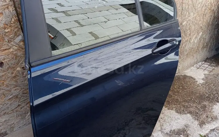 BMW f30 дверь задняя левая за 20 000 тг. в Астана