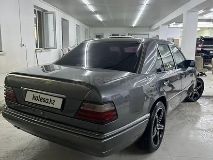 Mercedes-Benz E 220 1995 года за 2 000 000 тг. в Кызылорда – фото 6