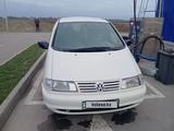 Volkswagen Sharan 1998 года за 3 600 000 тг. в Алматы – фото 2