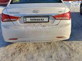 Hyundai Sonata 2013 года за 5 500 000 тг. в Астана – фото 2