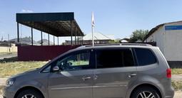 Volkswagen Touran 2011 года за 3 500 000 тг. в Шымкент – фото 4