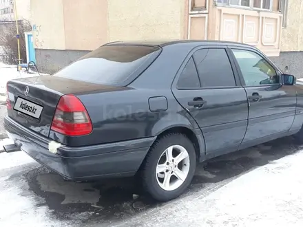 Mercedes-Benz C 180 1994 года за 4 000 000 тг. в Петропавловск – фото 6