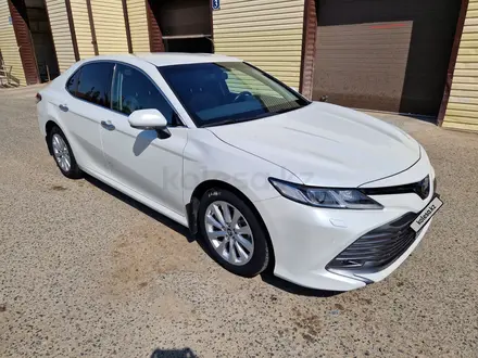 Toyota Camry 2020 года за 16 500 000 тг. в Атырау