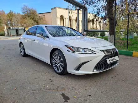 Lexus ES 350 2020 года за 24 000 000 тг. в Шымкент