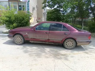 Mercedes-Benz E 230