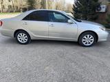 Toyota Camry 2004 годаүшін5 700 000 тг. в Астана – фото 2