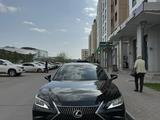 Lexus ES 250 2019 года за 20 000 000 тг. в Астана