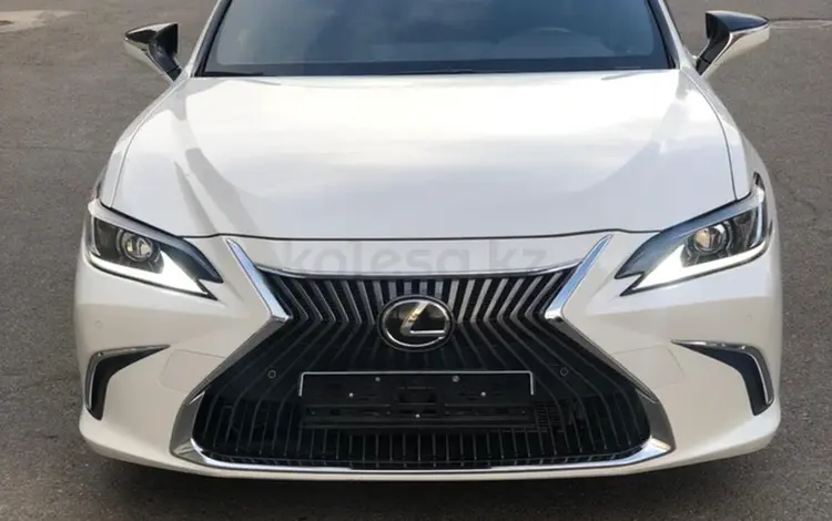 Lexus ES 250 2019 года за 23 000 000 тг. в Шымкент