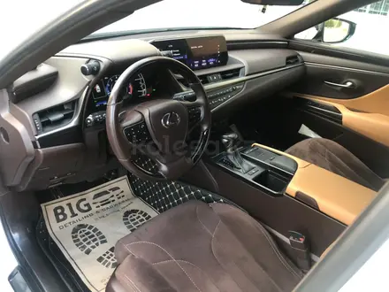 Lexus ES 250 2019 года за 23 000 000 тг. в Шымкент – фото 4
