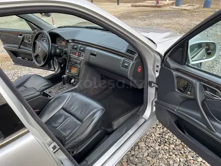 Mercedes-Benz E 320 2001 года за 5 800 000 тг. в Жетысай – фото 7