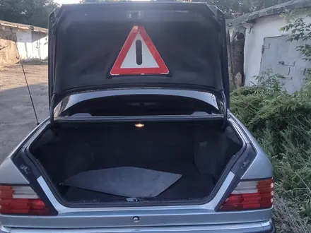 Mercedes-Benz E 260 1993 года за 2 650 000 тг. в Караганда – фото 15