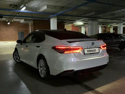 Toyota Camry 2019 года за 16 500 000 тг. в Астана – фото 4