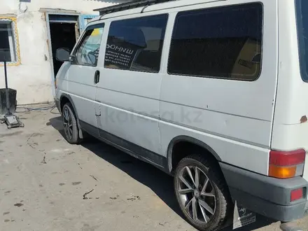 Volkswagen Multivan 1992 года за 2 500 000 тг. в Караганда – фото 2