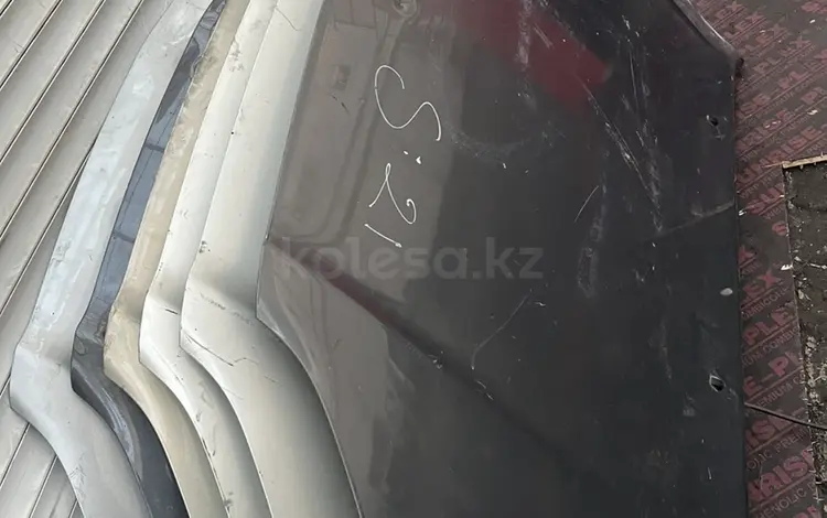 Avensis T25 капот за 100 тг. в Алматы