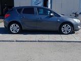 Opel Astra 2011 года за 2 700 000 тг. в Астана – фото 2