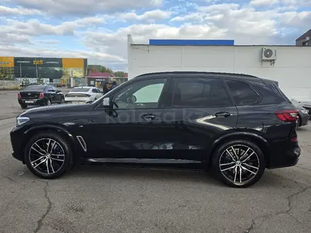 BMW X5 2022 года за 43 000 000 тг. в Костанай – фото 2