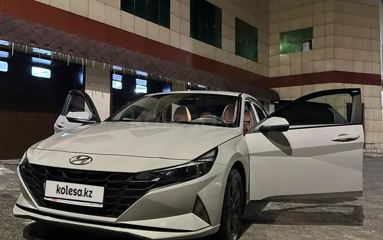 Hyundai Elantra 2021 года за 9 500 000 тг. в Астана