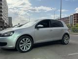 Volkswagen Golf 2012 года за 3 999 000 тг. в Астана – фото 2