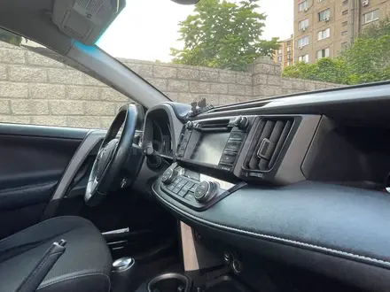 Toyota RAV4 2016 года за 9 200 000 тг. в Алматы – фото 14