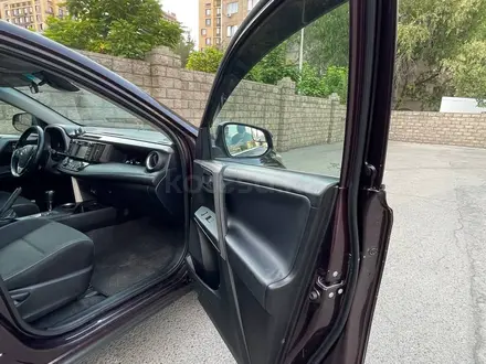 Toyota RAV4 2016 года за 9 200 000 тг. в Алматы – фото 20