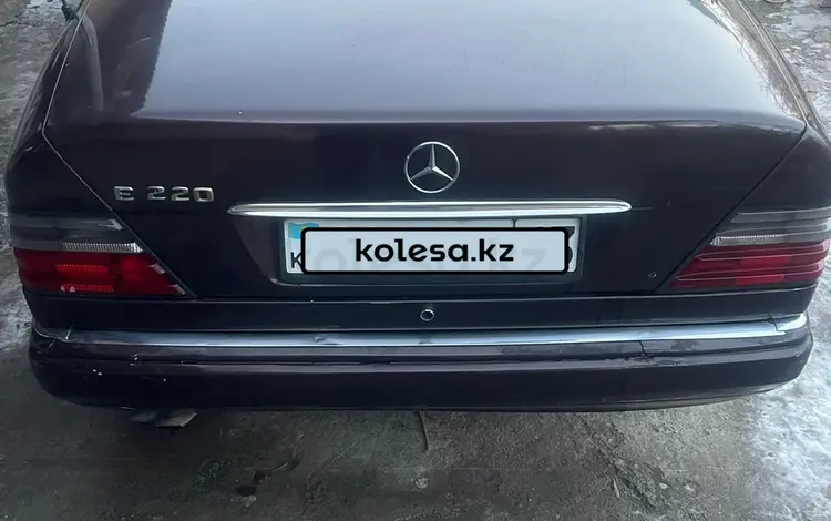 Mercedes-Benz E 220 1993 годаfor1 700 000 тг. в Шымкент