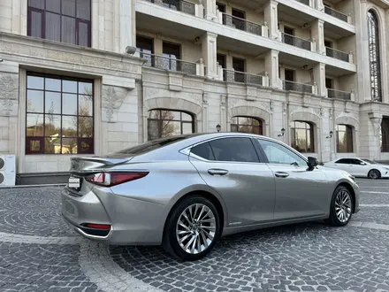 Lexus ES 300h 2019 года за 17 500 000 тг. в Алматы – фото 4