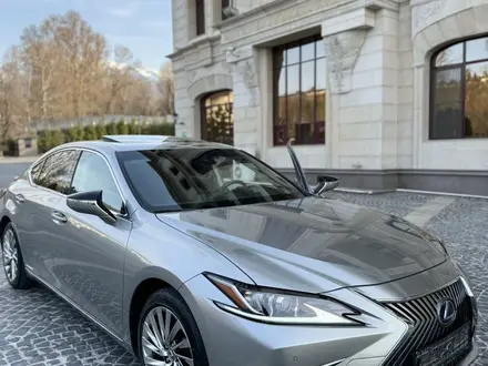 Lexus ES 300h 2019 года за 17 500 000 тг. в Алматы – фото 6