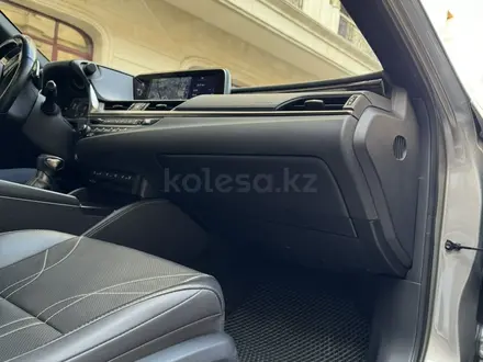 Lexus ES 300h 2019 года за 17 500 000 тг. в Алматы – фото 9