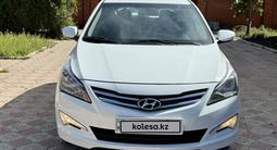 Hyundai Solaris 2014 года за 4 850 000 тг. в Актобе – фото 2