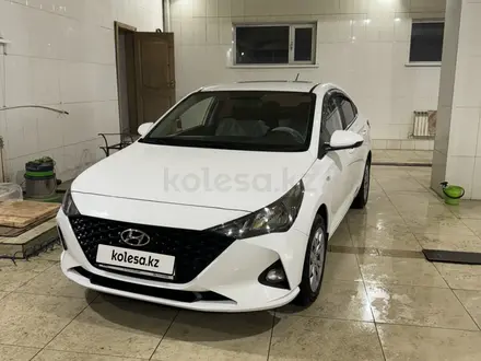 Hyundai Accent 2022 года за 8 200 000 тг. в Актобе