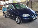 Volkswagen Sharan 2004 года за 6 500 000 тг. в Алматы – фото 2