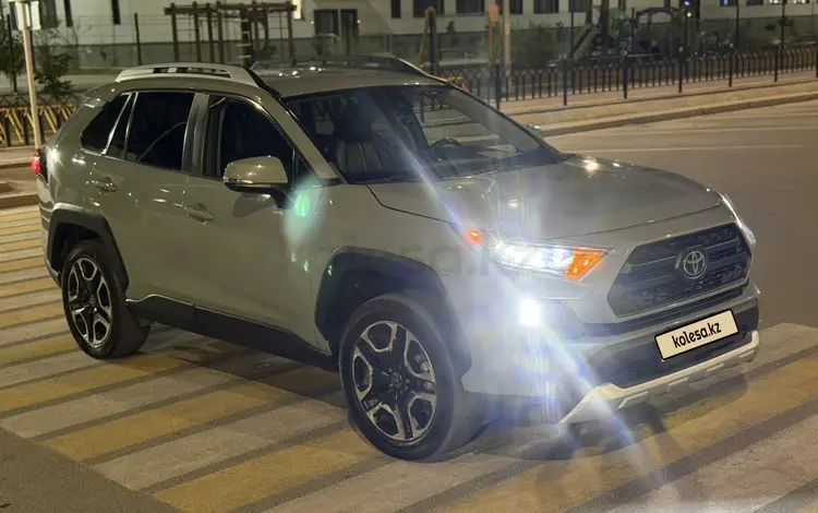 Toyota RAV4 2021 года за 13 000 000 тг. в Атырау