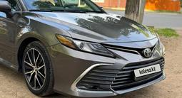 Toyota Camry 2021 года за 12 500 000 тг. в Уральск – фото 3