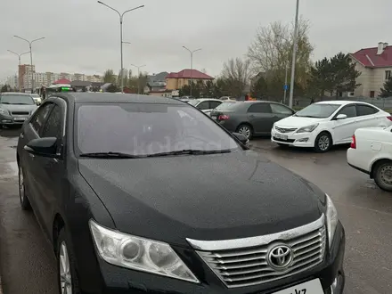 Toyota Camry 2014 года за 9 400 000 тг. в Астана – фото 2