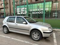 Volkswagen Golf 2003 годаүшін2 200 000 тг. в Алматы