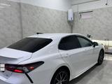 Toyota Camry 2021 года за 14 500 000 тг. в Актау – фото 3