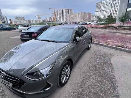 Hyundai Sonata 2023 года за 13 500 000 тг. в Астана – фото 2