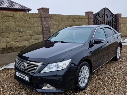 Toyota Camry 2014 года за 10 700 000 тг. в Актобе