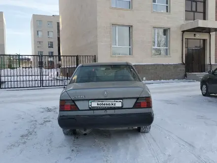 Mercedes-Benz E 200 1989 года за 1 050 000 тг. в Караганда – фото 4