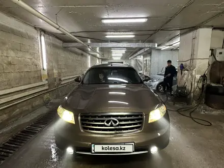 Infiniti FX35 2007 года за 6 000 000 тг. в Астана – фото 2