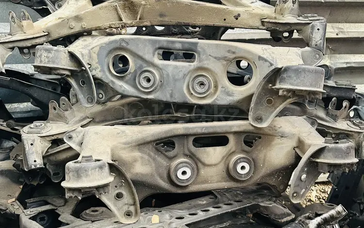 W203 задний балка w204 w202 мерседес за 20 000 тг. в Алматы