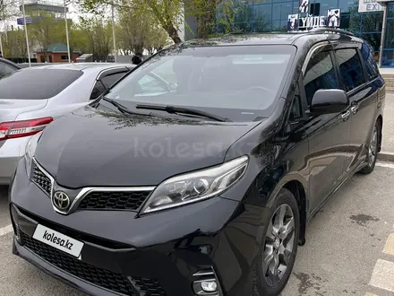 Toyota Sienna 2015 года за 9 500 000 тг. в Атырау