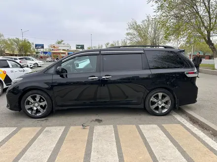 Toyota Sienna 2015 года за 9 500 000 тг. в Атырау – фото 4