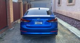 Hyundai Elantra 2018 года за 5 800 000 тг. в Уральск – фото 4