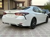 Toyota Camry 2022 года за 22 500 000 тг. в Актау – фото 3