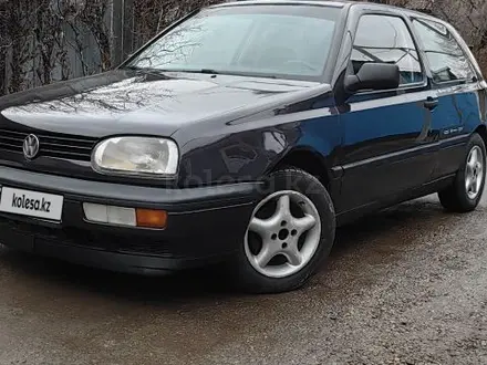 Volkswagen Golf 1993 года за 1 570 000 тг. в Алматы