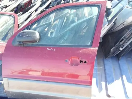 Дверь передняя правая Mazda Tribute за 25 000 тг. в Семей