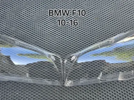 BMW F10 стекло фар за 35 000 тг. в Алматы