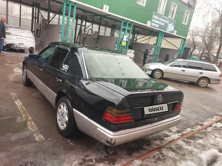 Mercedes-Benz E 230 1990 года за 750 000 тг. в Алматы – фото 4