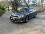 Toyota Camry 2015 года за 11 800 000 тг. в Алматы – фото 2